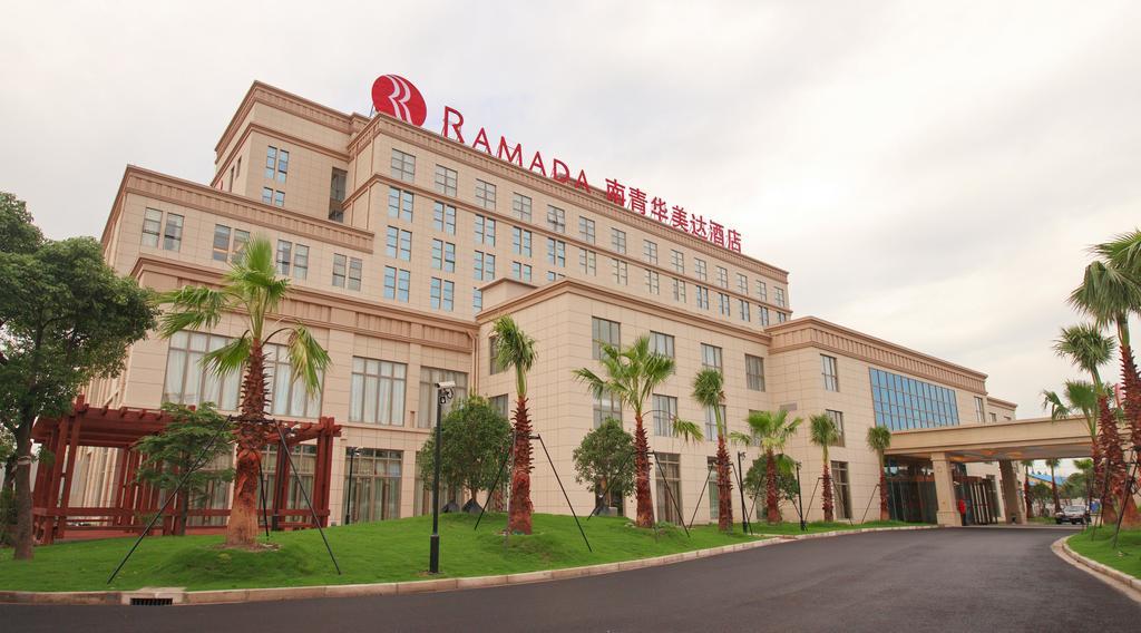 Ramada Shanghai East-Pudong International Airport Exterior photo